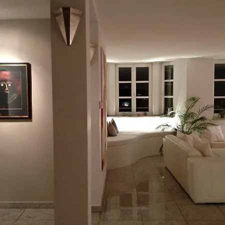 Fine Art Apartment *